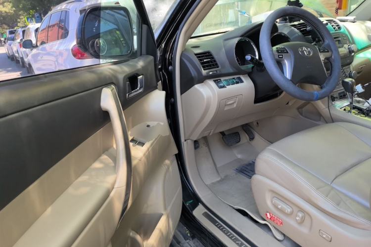 Used Toyota Highlander 2012 2.7L Two-Wheel Drive 7-Seater Luxury Edition Driver Seat