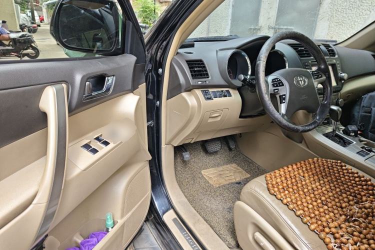 Used Toyota Highlander 2012 2.7L Two-Wheel Drive 7-Seater Luxury Navigation Edition Driver Seat