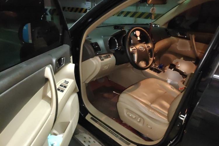 Used Toyota Highlander 2012 2.7L Two-Wheel Drive 7-Seater Luxury Edition Driver Seat