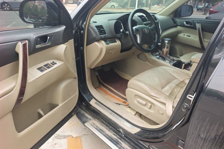 Used Toyota Highlander 2012 2.7L Two-Wheel Drive 7-Seater Luxury Edition Driver Seat