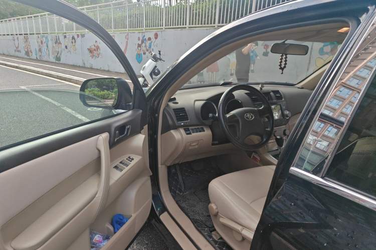 Used Toyota Highlander 2012 2.7L Two-Wheel Drive 7-Seater Elite Edition Driver Seat
