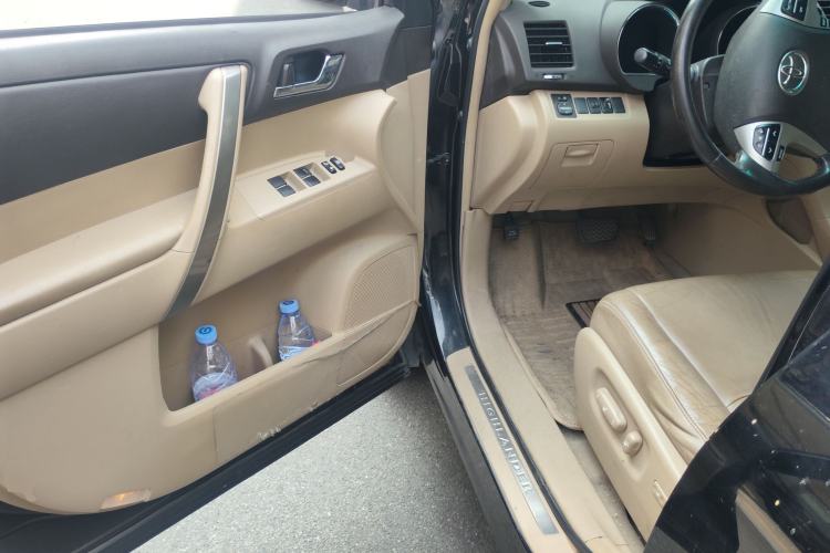 Used Toyota Highlander 2012 2.7L Two-Wheel Drive 7-Seater Luxury Edition Driver Seat