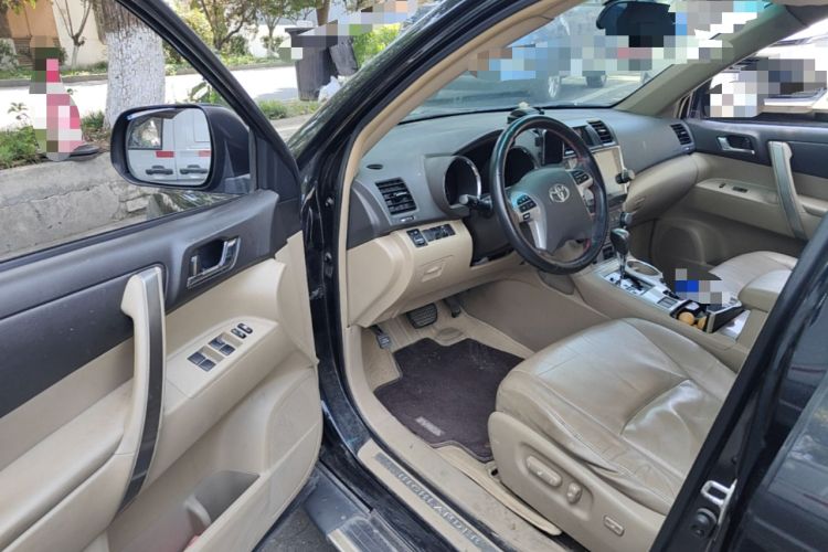 Used Toyota Highlander 2012 2.7L Two-Wheel Drive 7-Seater Luxury Edition Driver Seat