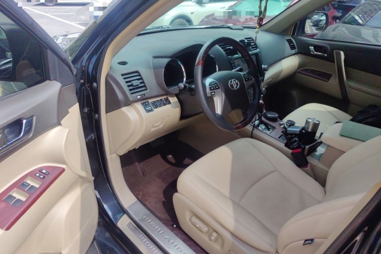 Used Toyota Highlander 2012 2.7L Two-Wheel Drive 7-Seater Luxury Edition Driver Seat