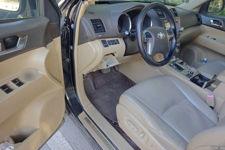Used Toyota Highlander 2012 2.7L Two-Wheel Drive 7-Seater Luxury Edition Driver Seat