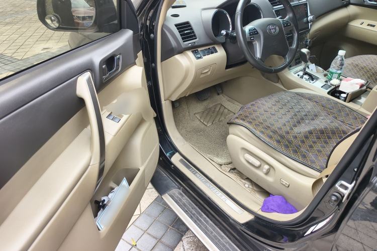 Used Toyota Highlander 2012 2.7L Two-Wheel Drive 7-Seater Luxury Edition Driver Seat