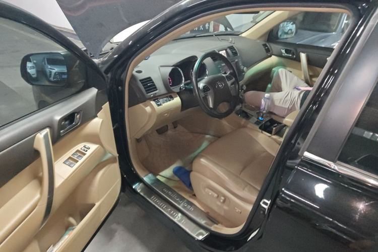 Used Toyota Highlander 2012 2.7L Two-Wheel Drive 7-Seater Luxury Edition Driver Seat