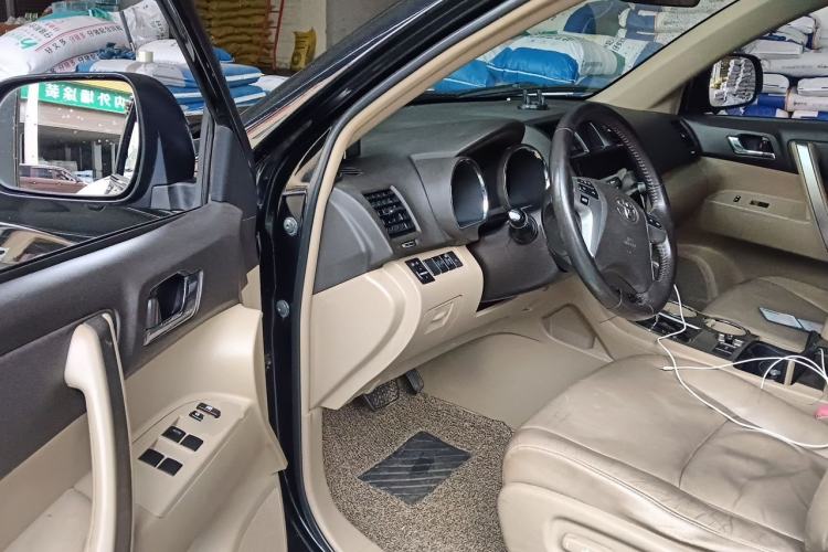 Used Toyota Highlander 2012 2.7L Two-Wheel Drive 7-Seater Luxury Edition Driver Seat