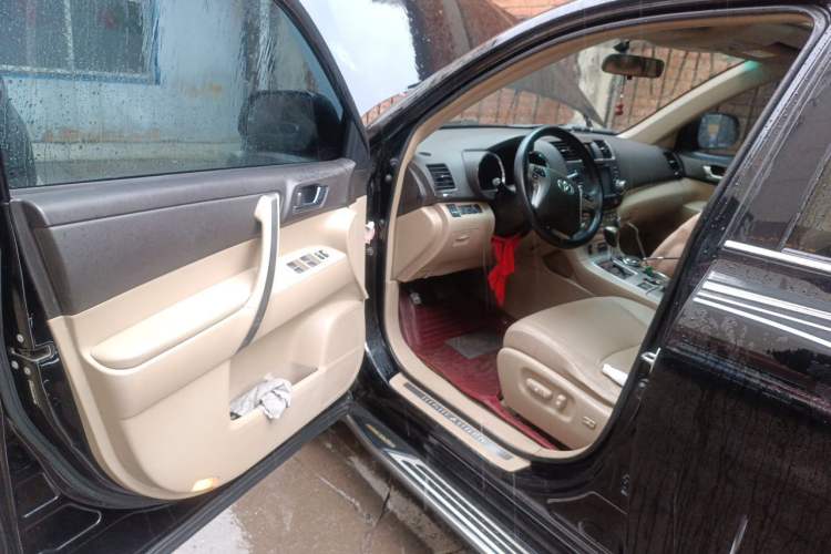 Used Toyota Highlander 2012 2.7L Two-Wheel Drive 7-Seater Luxury Edition Driver Seat