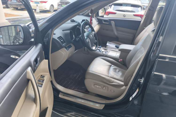 Used Toyota Highlander 2012 2.7L Two-Wheel Drive 7-Seater Luxury Edition Driver Seat