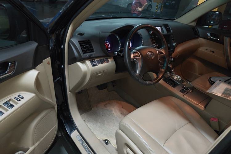 Used Toyota Highlander 2012 2.7L Two-Wheel Drive 7-Seater Luxury Edition Driver Seat