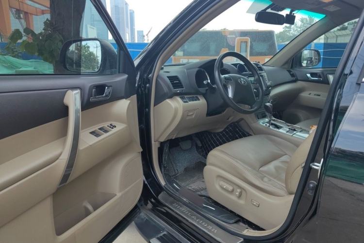 Used Toyota Highlander 2012 2.7L Two-Wheel Drive 7-Seater Luxury Navigation Edition Driver Seat