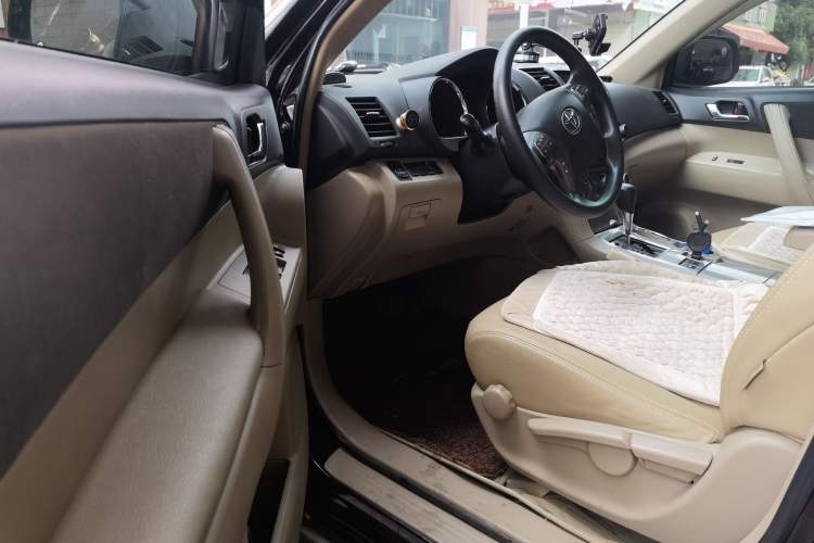 Used Toyota Highlander 2012 3.5L 4x4 7-Seater Elite Edition Driver Seat