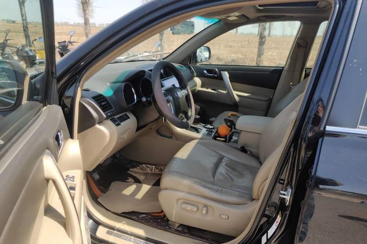 Used Toyota Highlander 2012 2.7L Two-Wheel Drive 7-Seater Luxury Edition Driver Seat