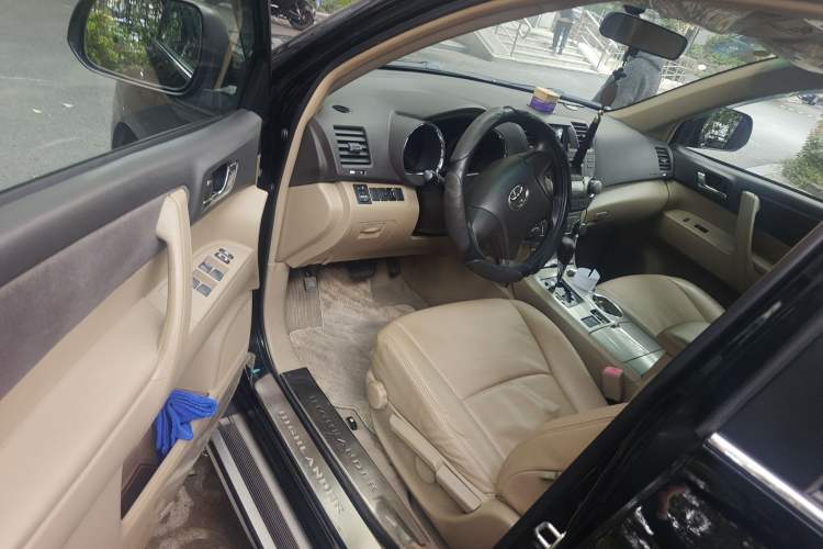 Used Toyota Highlander 2012 2.7L Two-Wheel Drive 7-Seater Elite Edition Driver Seat