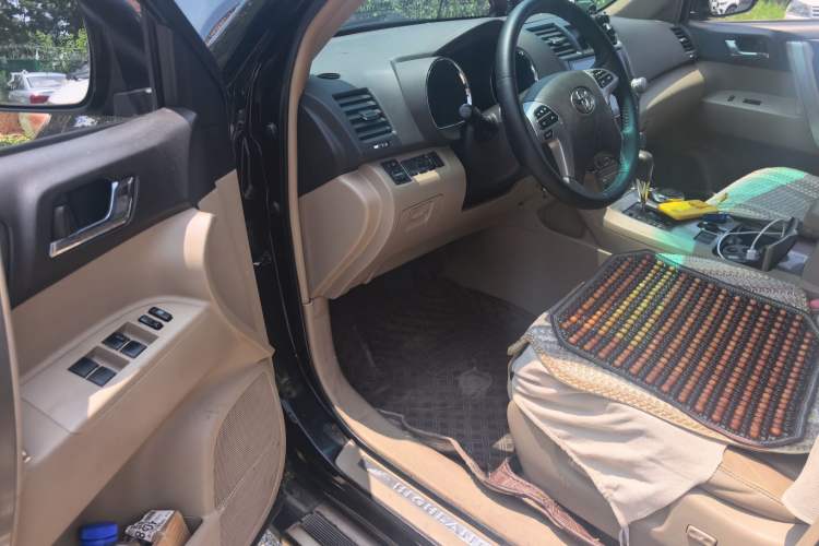 Used Toyota Highlander 2012 2.7L Two-Wheel Drive 7-Seater Luxury Edition Driver Seat