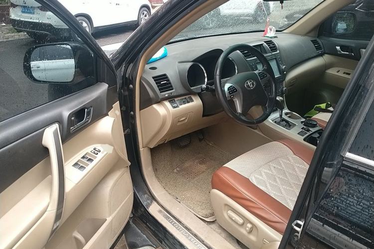 Used Toyota Highlander 2012 2.7L Two-Wheel Drive 7-Seater Luxury Edition Driver Seat
