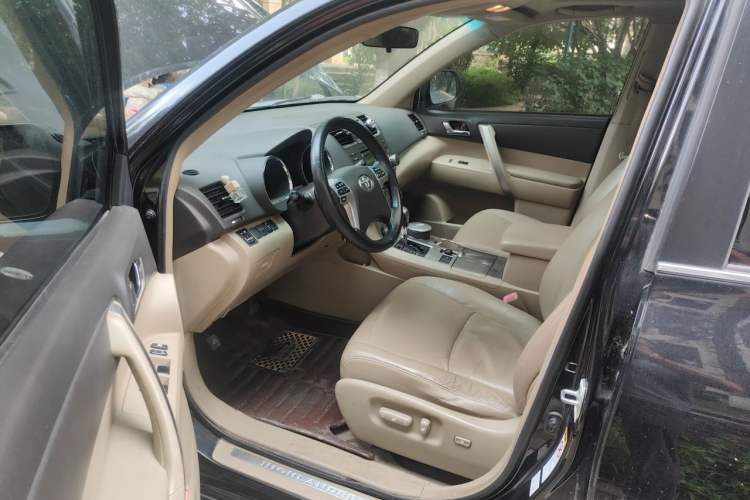 Used Toyota Highlander 2012 2.7L Two-Wheel Drive 7-Seater Luxury Edition Driver Seat