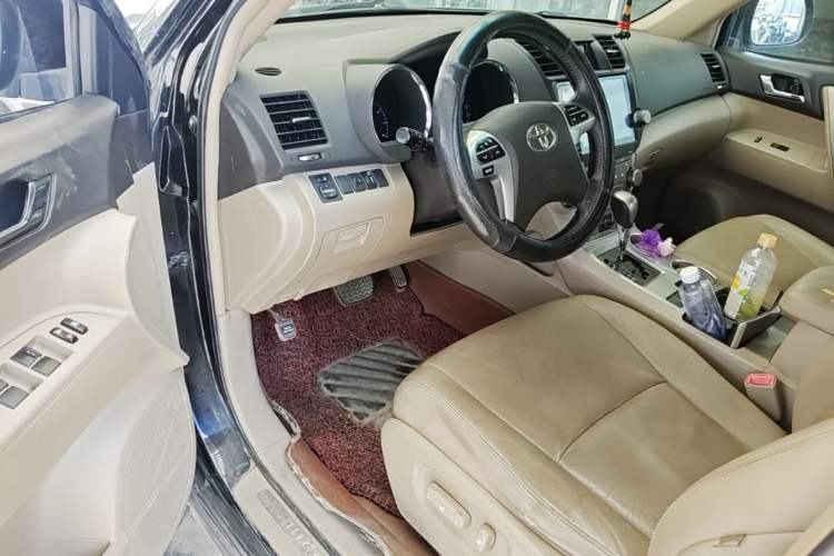 Used Toyota Highlander 2012 2.7L Two-Wheel Drive 7-Seater Luxury Edition Driver Seat
