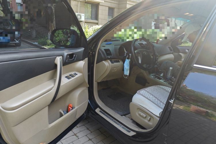 Used Toyota Highlander 2012 2.7L Two-Wheel Drive 7-Seater Luxury Edition Driver Seat