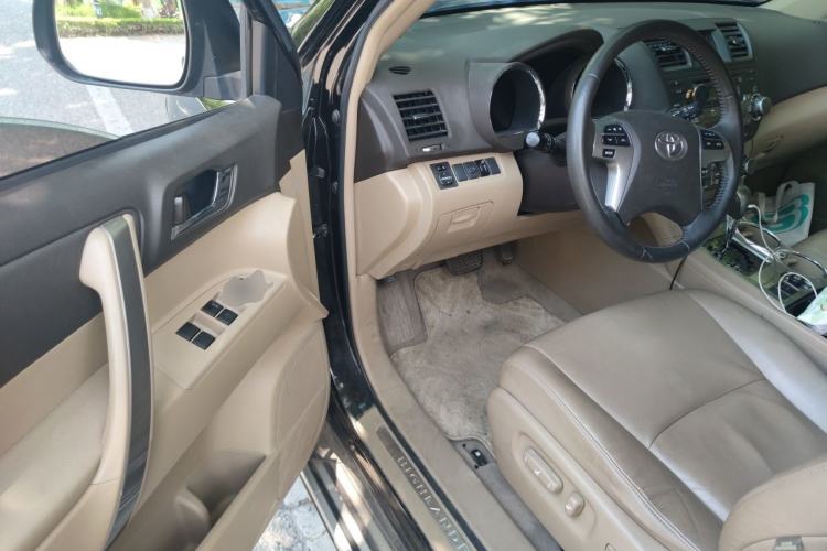 Used Toyota Highlander 2012 2.7L Two-Wheel Drive 7-Seater Luxury Navigation Edition Driver Seat