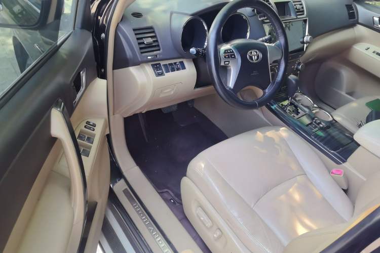 Used Toyota Highlander 2012 2.7L Two-Wheel Drive 5-Seater Sport Edition Driver Seat