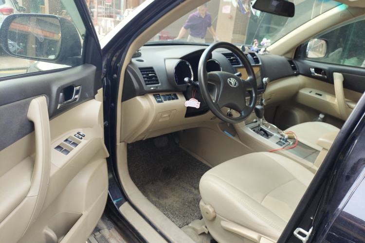 Used Toyota Highlander 2012 2.7L Two-Wheel Drive 7-Seater Elite Edition Driver Seat