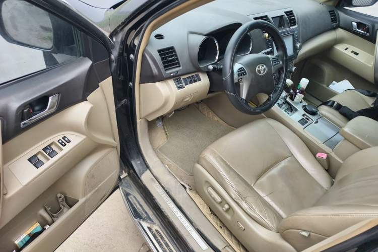 Used Toyota Highlander 2012 2.7L Two-Wheel Drive 7-Seater Elite Edition Driver Seat