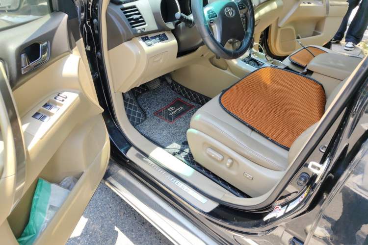 Used Toyota Highlander 2012 2.7L Two-Wheel Drive 7-Seater Luxury Navigation Edition Driver Seat