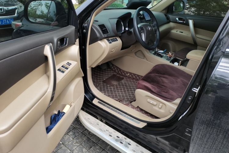 Used Toyota Highlander 2012 2.7L Two-Wheel Drive 7-Seater Luxury Edition Driver Seat