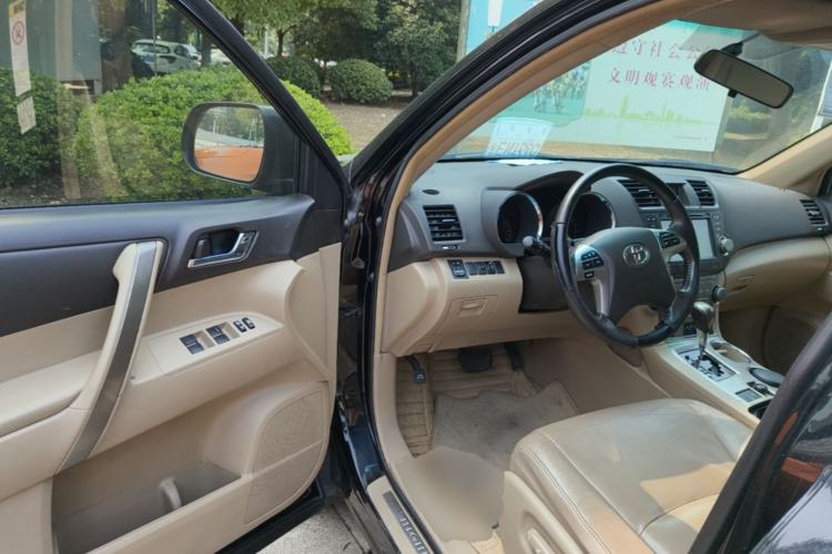 Used Toyota Highlander 2012 2.7L Two-Wheel Drive 7-Seater Luxury Edition Driver Seat