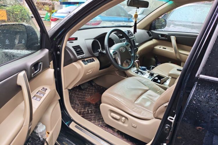 Used Toyota Highlander 2012 2.7L Two-Wheel Drive 7-Seater Luxury Edition Driver Seat