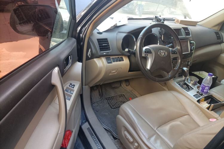 Used Toyota Highlander 2012 2.7L Two-Wheel Drive 7-Seater Luxury Edition Driver Seat