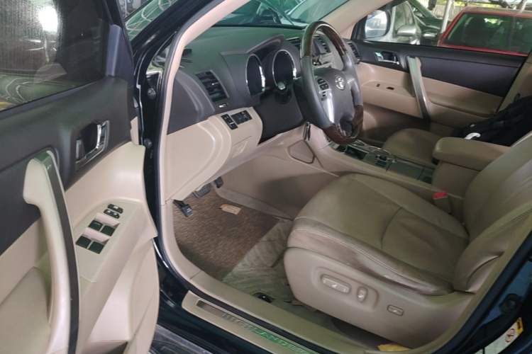 Used Toyota Highlander 2012 2.7L Two-Wheel Drive 5-Seater Sport Edition Driver Seat