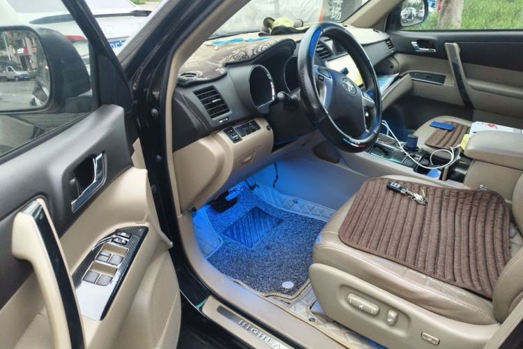 Used Toyota Highlander 2012 2.7L Two-Wheel Drive 7-Seater Luxury Edition Driver Seat