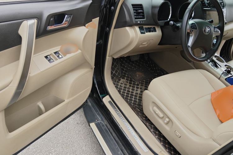 Used Toyota Highlander 2012 2.7L Two-Wheel Drive 7-Seater Luxury Edition Driver Seat