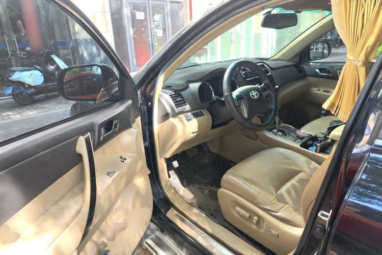 Used Toyota Highlander 2012 2.7L Two-Wheel Drive 7-Seater Luxury Edition Driver Seat
