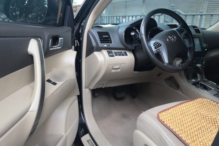 Used Toyota Highlander 2012 2.7L Two-Wheel Drive 7-Seater Luxury Edition Driver Seat