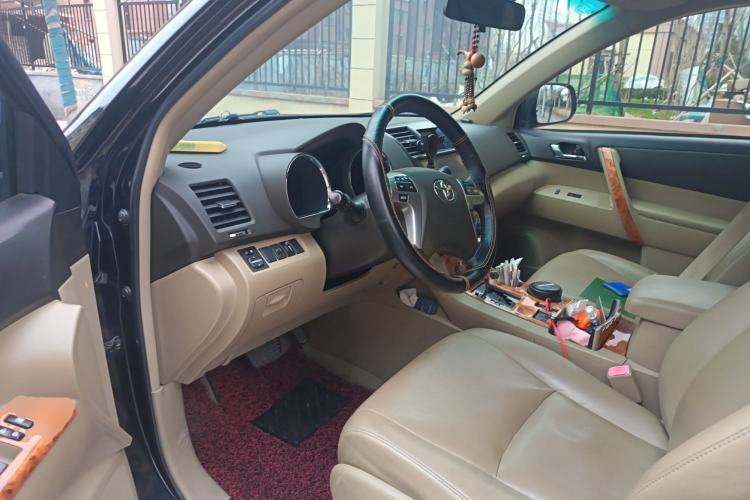 Used Toyota Highlander 2012 2.7L Two-Wheel Drive 7-Seater Luxury Edition Driver Seat