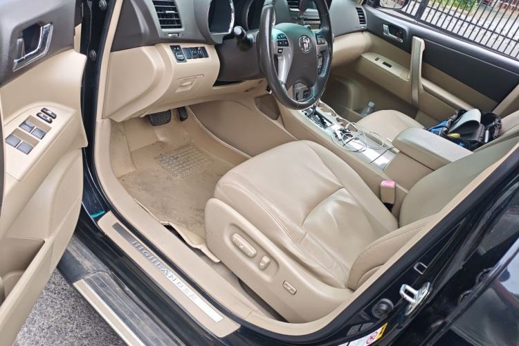 Used Toyota Highlander 2012 2.7L Two-Wheel Drive 7-Seater Luxury Edition Driver Seat