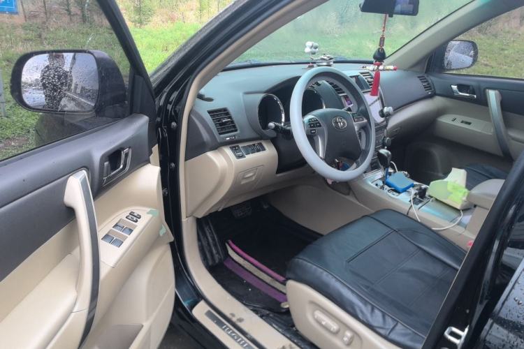 Used Toyota Highlander 2012 2.7L Two-Wheel Drive 7-Seater Luxury Edition Driver Seat