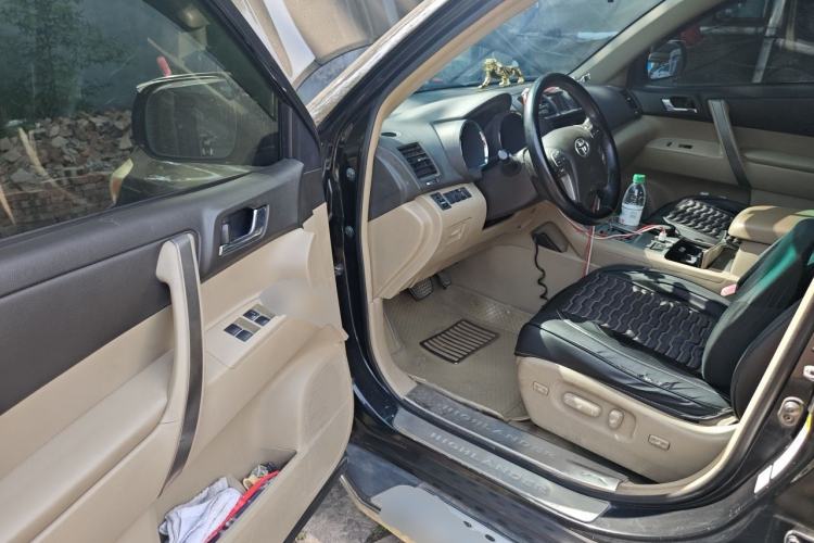 Used Toyota Highlander 2012 2.7L Two-Wheel Drive 7-Seater Luxury Edition Driver Seat