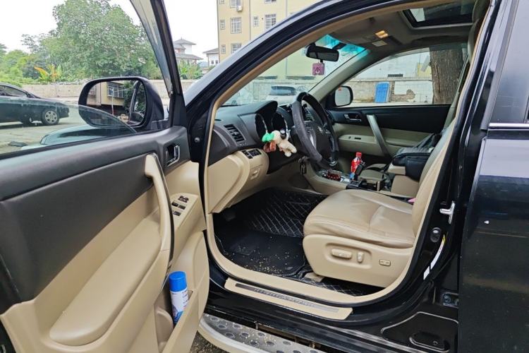Used Toyota Highlander 2012 2.7L Two-Wheel Drive 7-Seater Luxury Edition Driver Seat