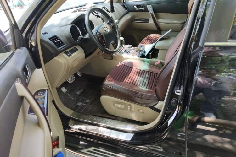 Used Toyota Highlander 2012 2.7L Two-Wheel Drive 7-Seater Luxury Edition Driver Seat