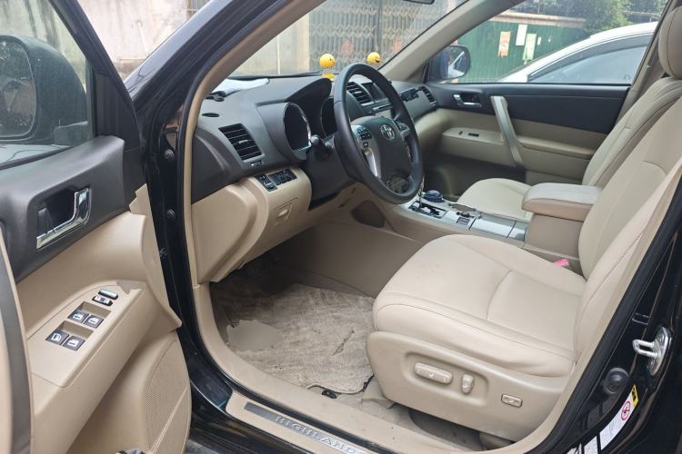Used Toyota Highlander 2012 2.7L Two-Wheel Drive 7-Seater Luxury Edition Driver Seat