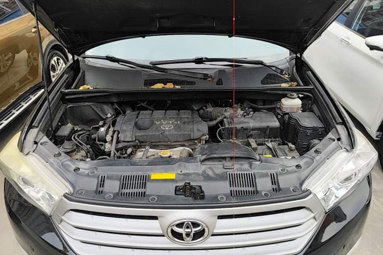Used Toyota Highlander 2012 2.7L Two-Wheel Drive 7-Seater Luxury Edition Engine Bay