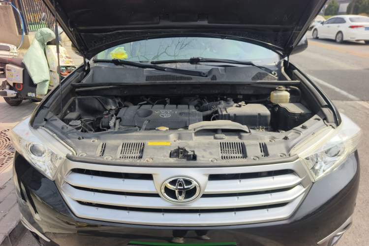 Used Toyota Highlander 2012 2.7L Two-Wheel Drive 7-Seater Luxury Edition Engine Bay