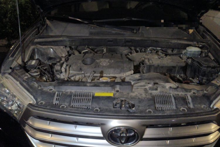 Used Toyota Highlander 2012 2.7L Two-Wheel Drive 7-Seater Luxury Edition Engine Bay