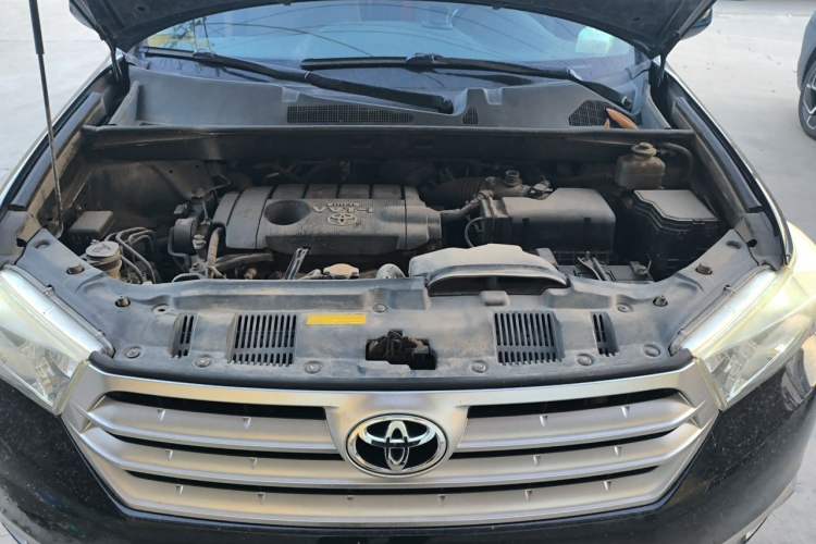 Used Toyota Highlander 2012 2.7L Two-Wheel Drive 7-Seater Luxury Edition Engine Bay