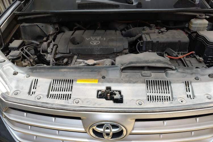 Used Toyota Highlander 2012 2.7L Two-Wheel Drive 7-Seater Luxury Edition Engine Bay